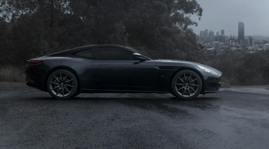  Aston Martin DB11 2017 года  (AU) (фото 18 из 19)